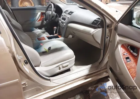 2011 Toyota Camry Xle z USA, uszkodzony, nr VIN 4T1BF3EK1BU717209